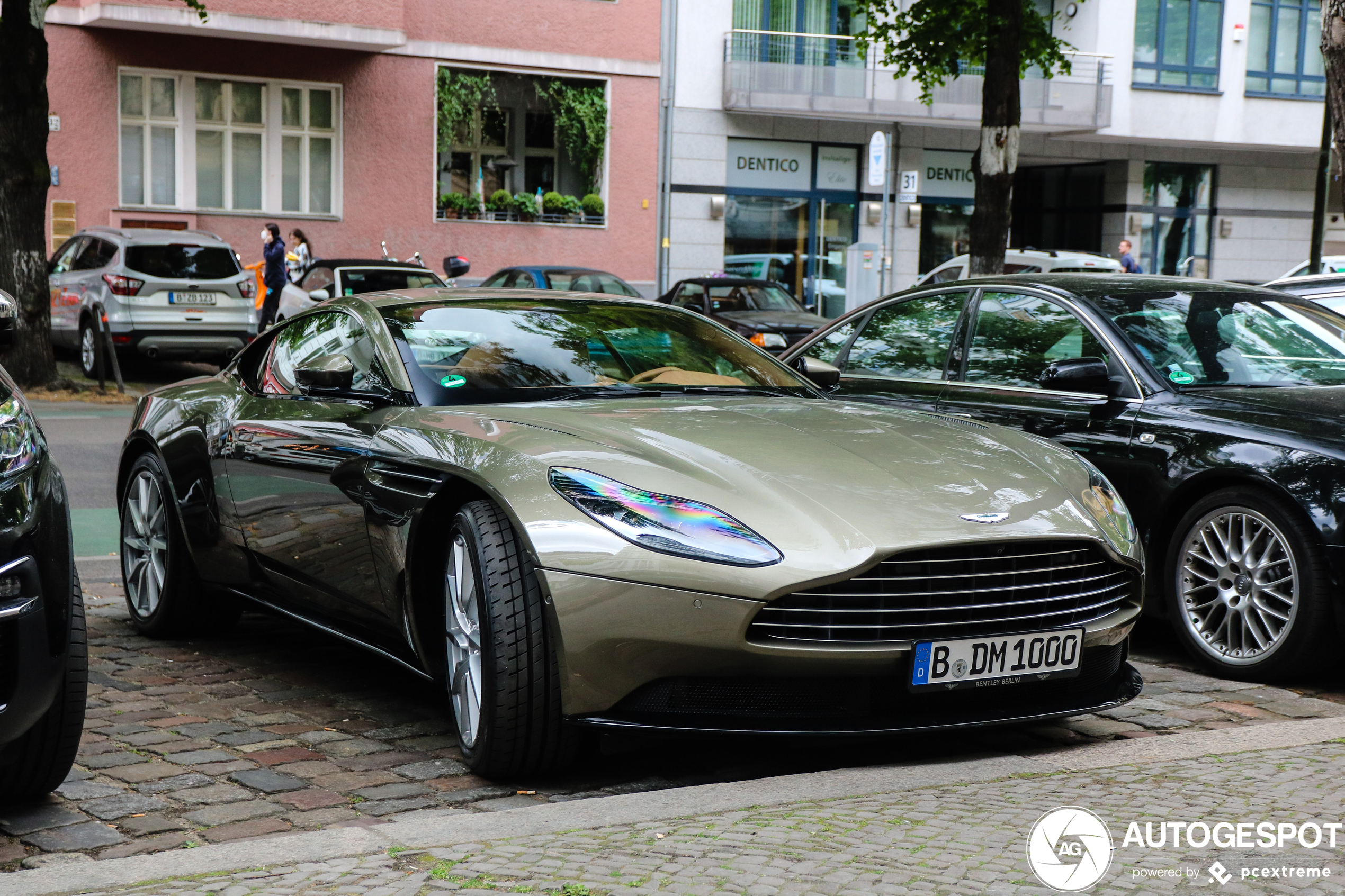 Aston Martin DB11 V8