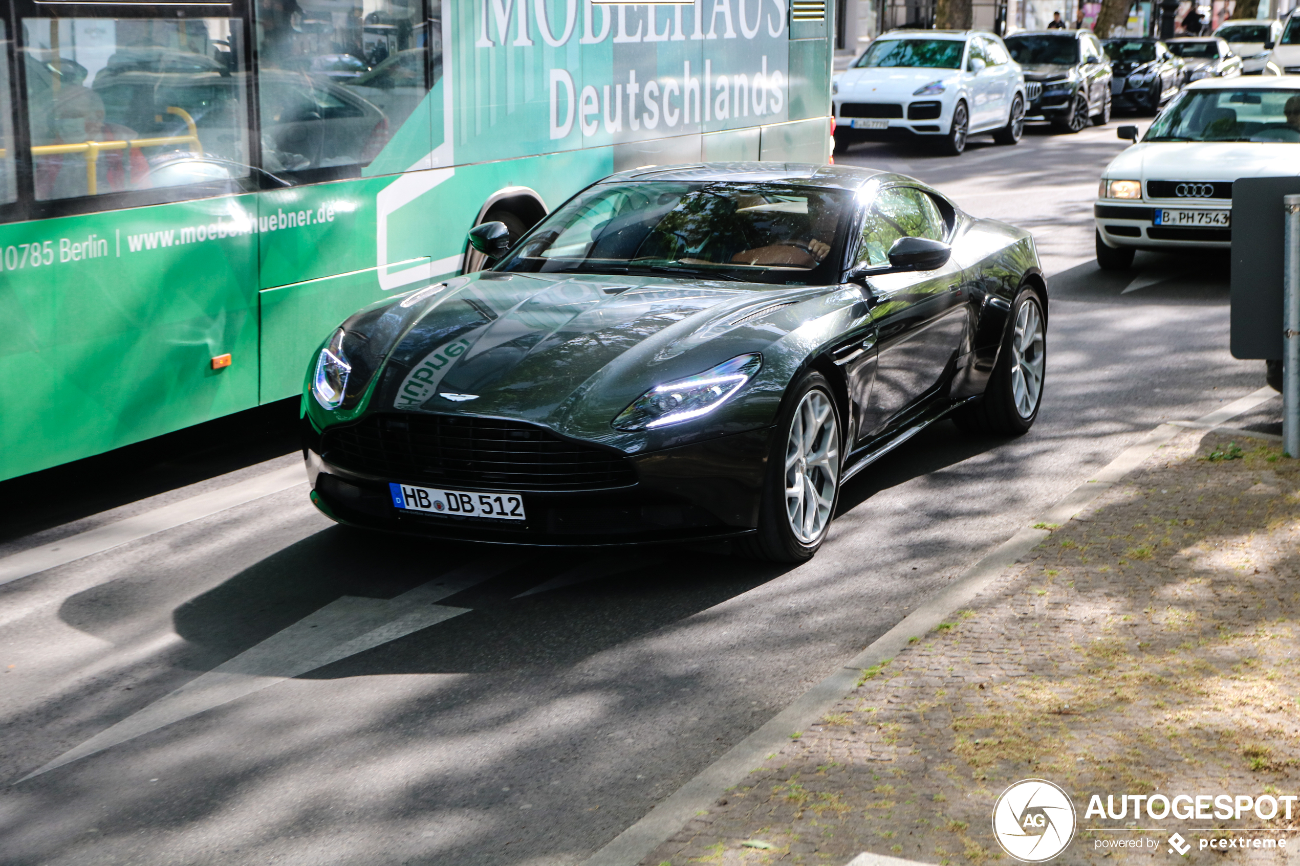 Aston Martin DB11 V8