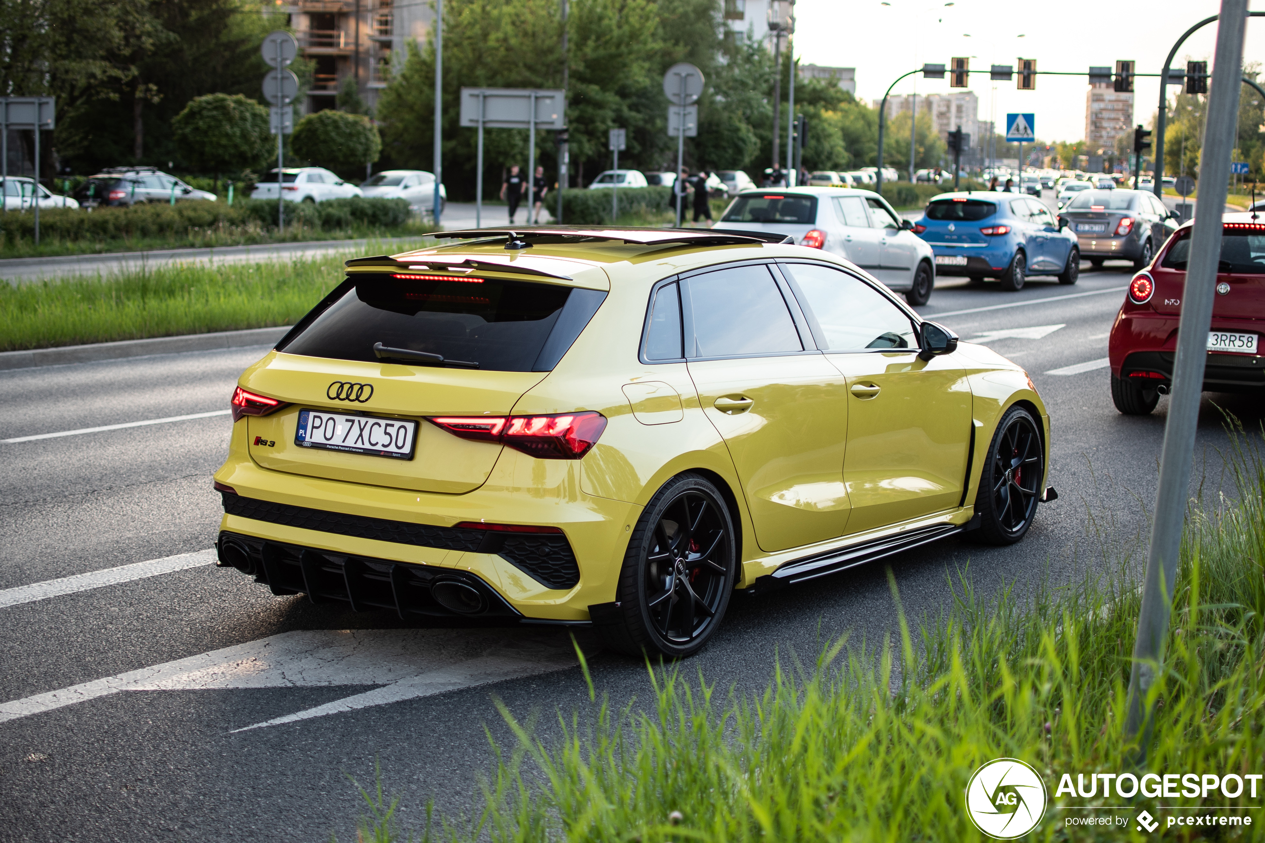 De nieuwe Audi RS3 met Maxton Design kit is dik