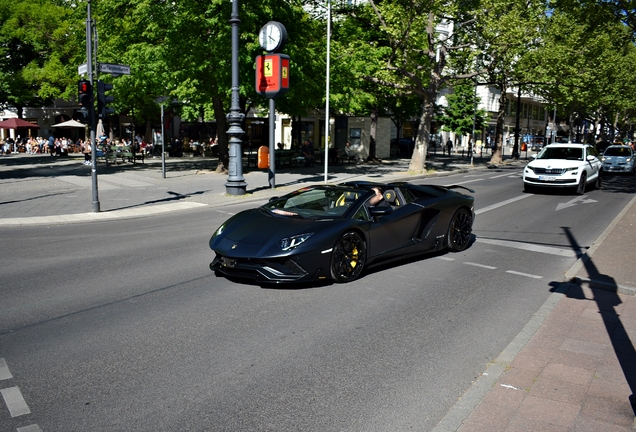 Lamborghini Aventador S LP740-4 Roadster Mansory