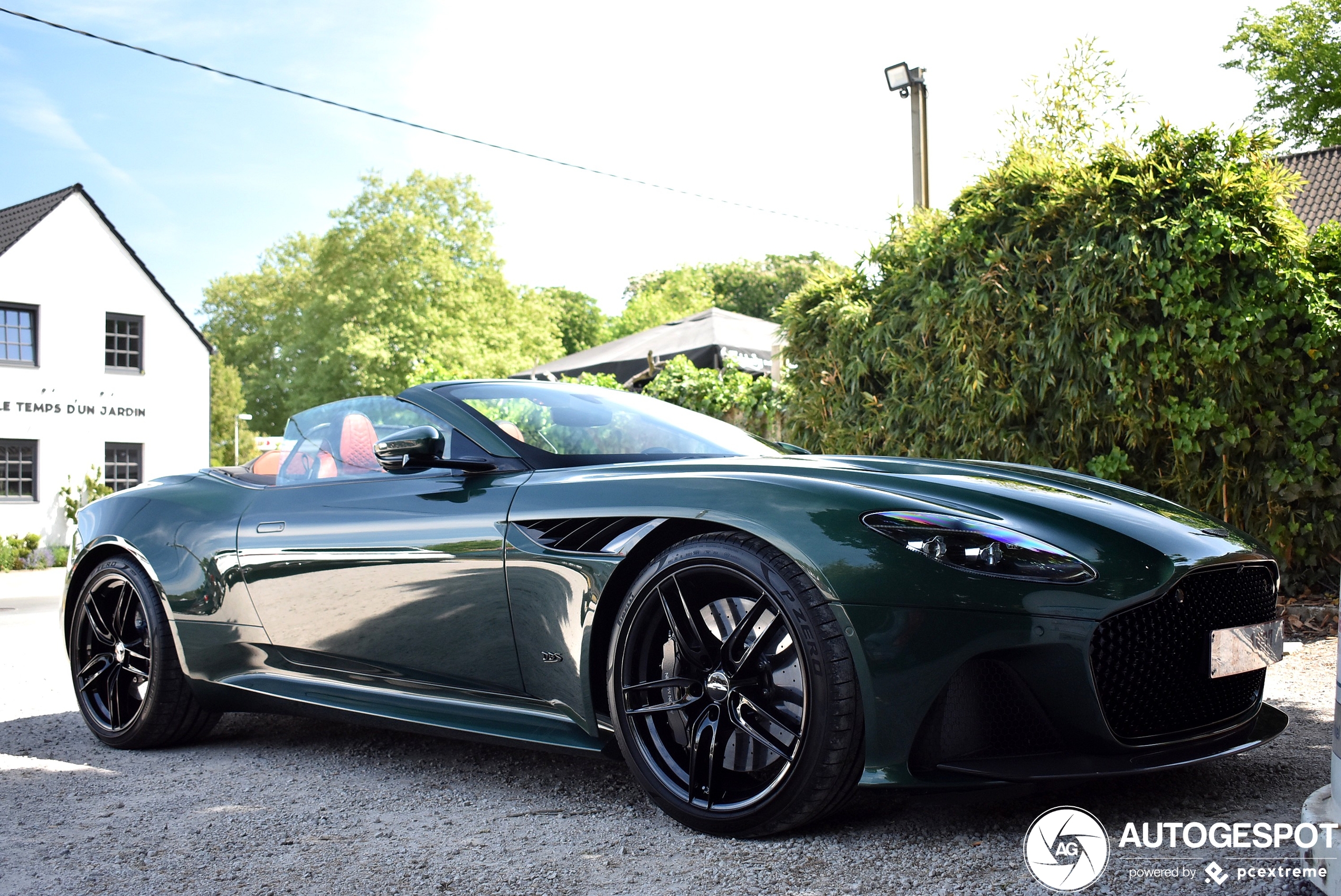 Aston Martin DBS Superleggera Volante