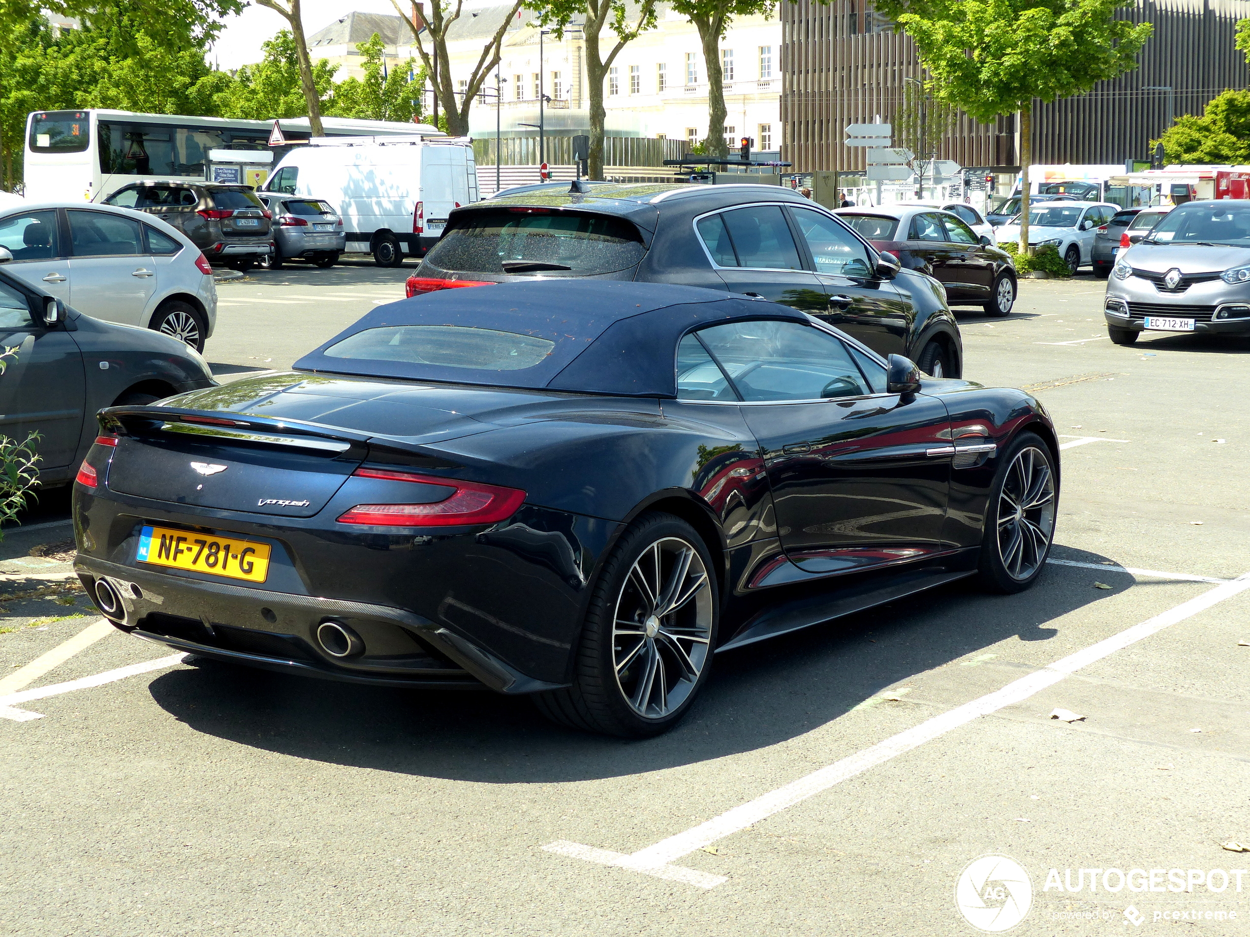 Aston Martin Vanquish Volante