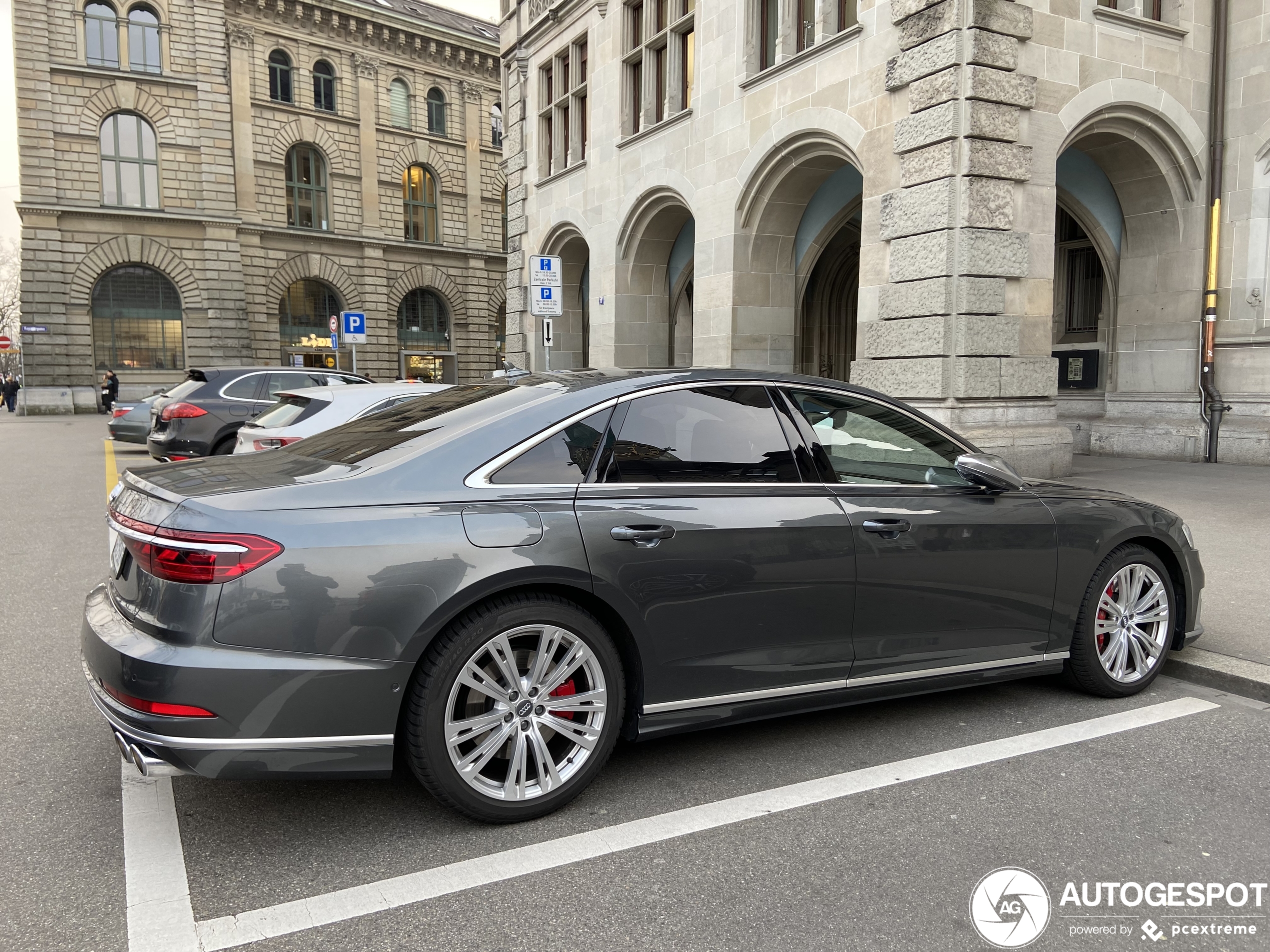 Audi S8 D5