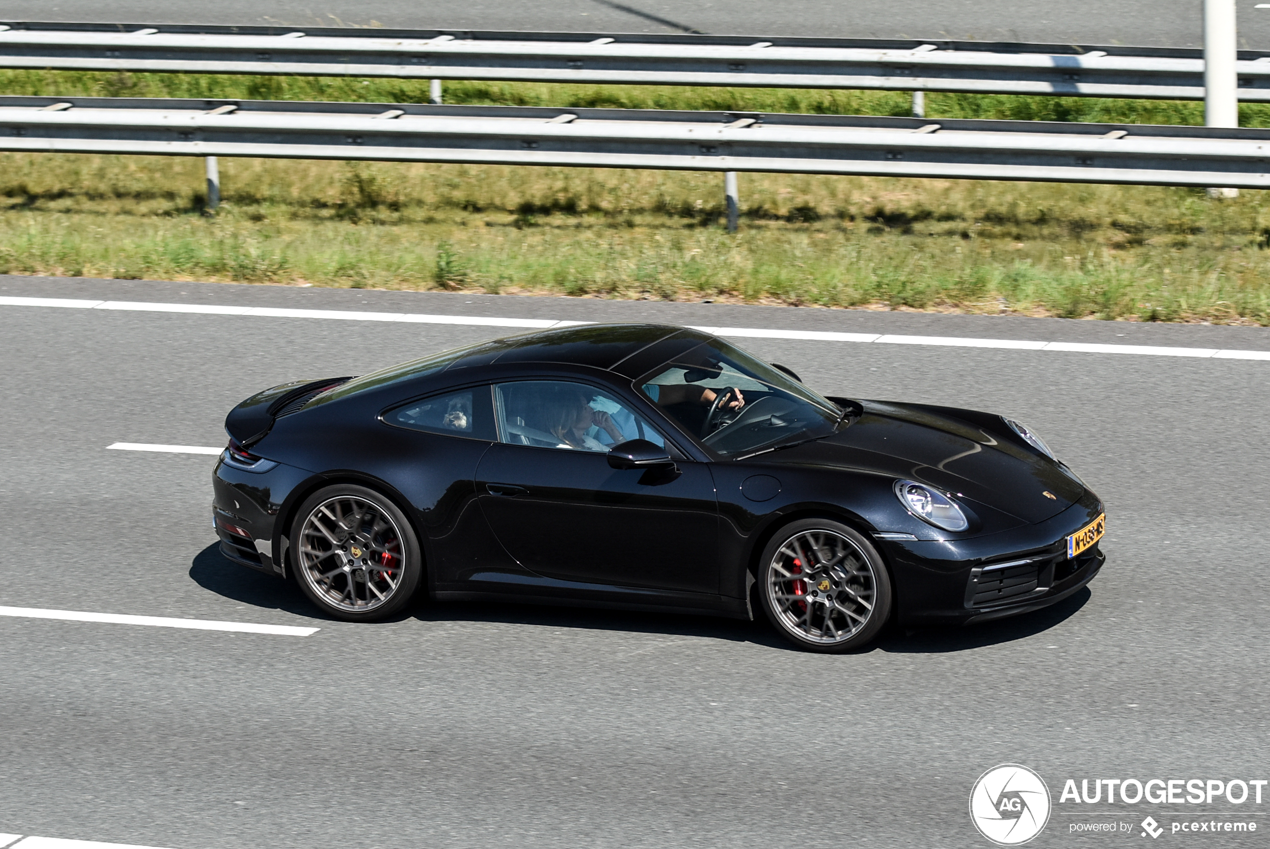 Porsche 992 Carrera 4S