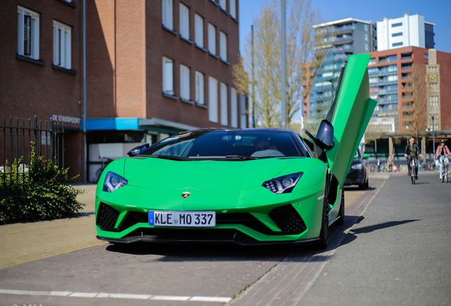 Lamborghini Aventador S LP740-4 Roadster