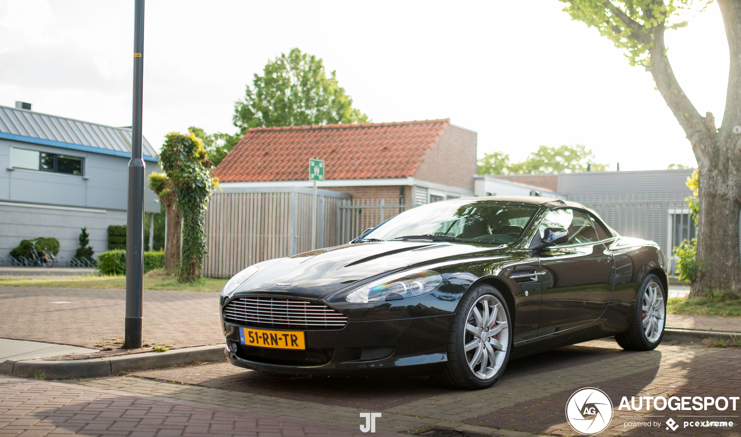 Aston Martin DB9 Volante