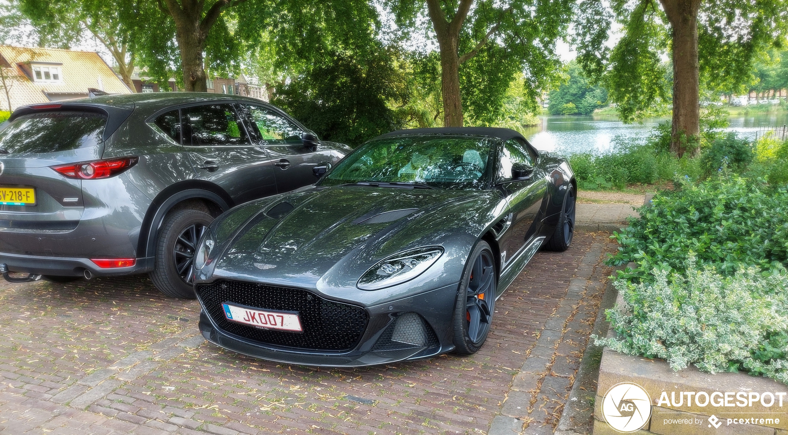 Aston Martin DBS Superleggera Volante