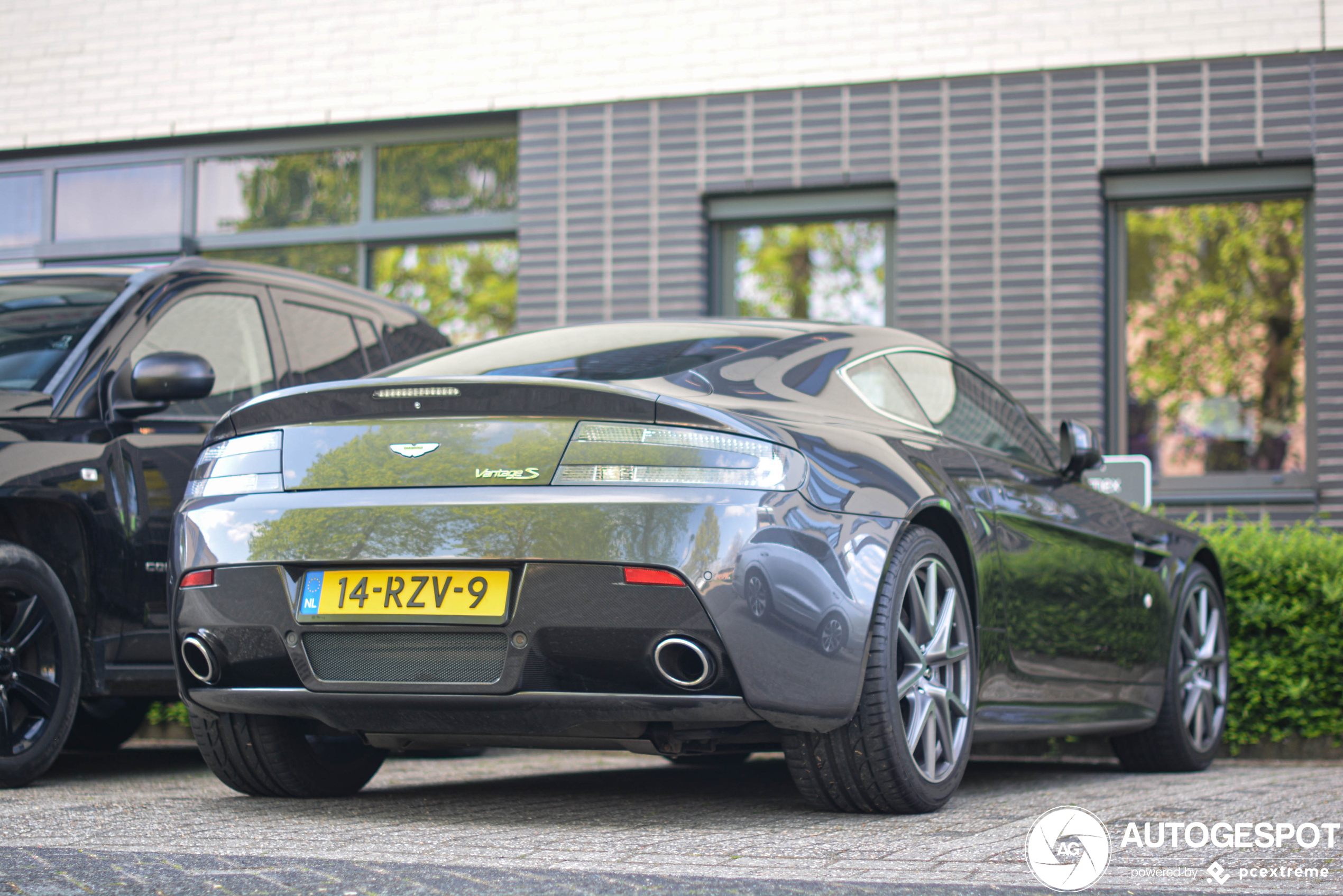 Aston Martin V8 Vantage S