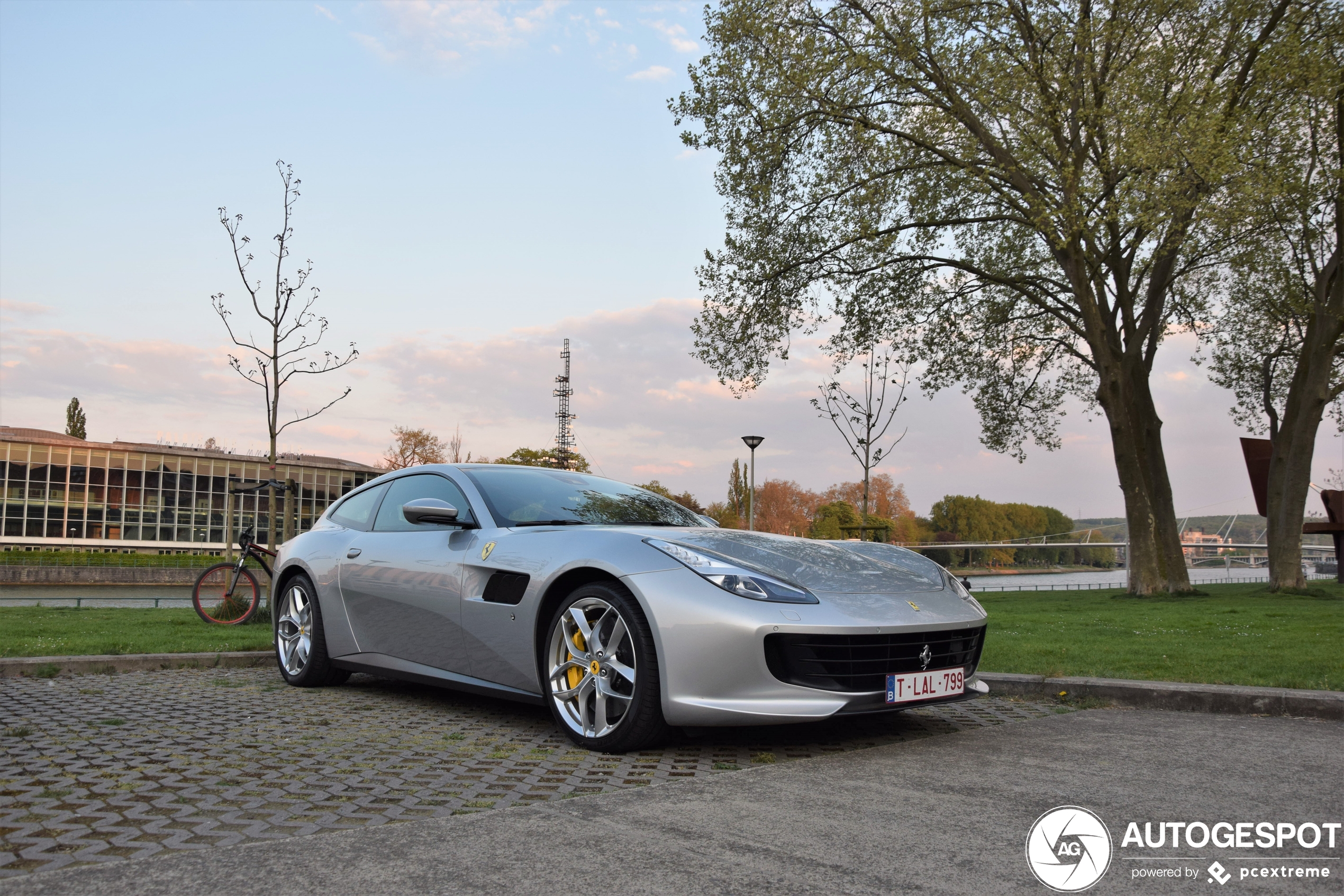 Ferrari GTC4Lusso T