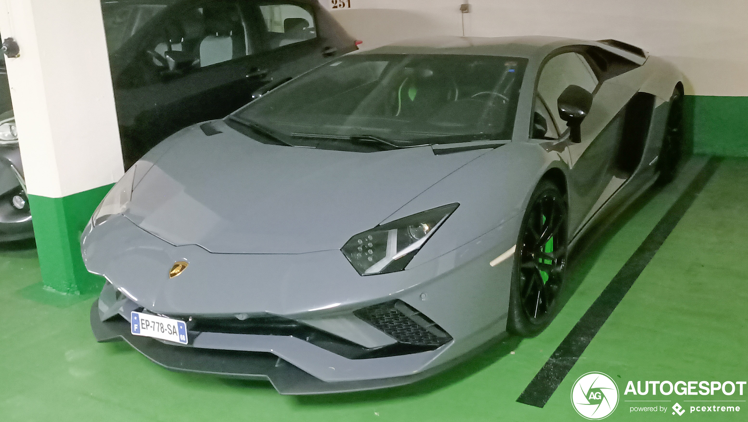 Lamborghini Aventador S LP740-4