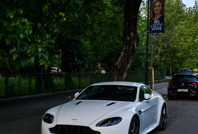 Aston Martin V8 Vantage 2012