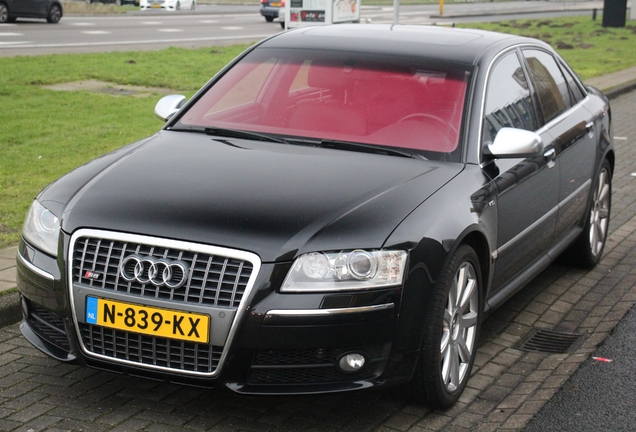 Audi S8 D3