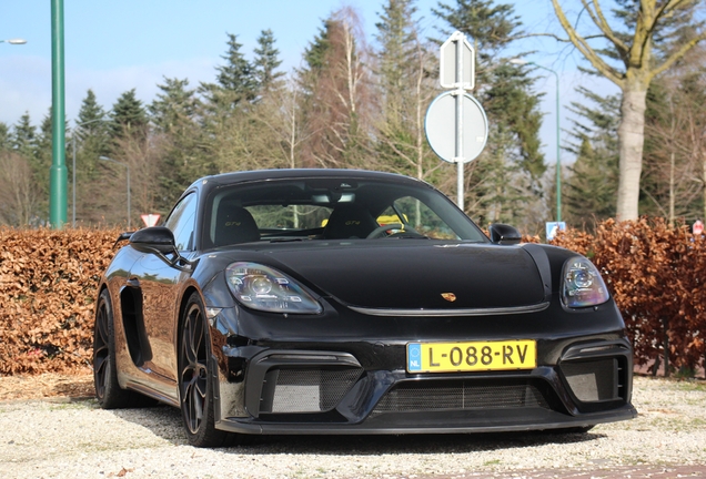 Porsche 718 Cayman GT4