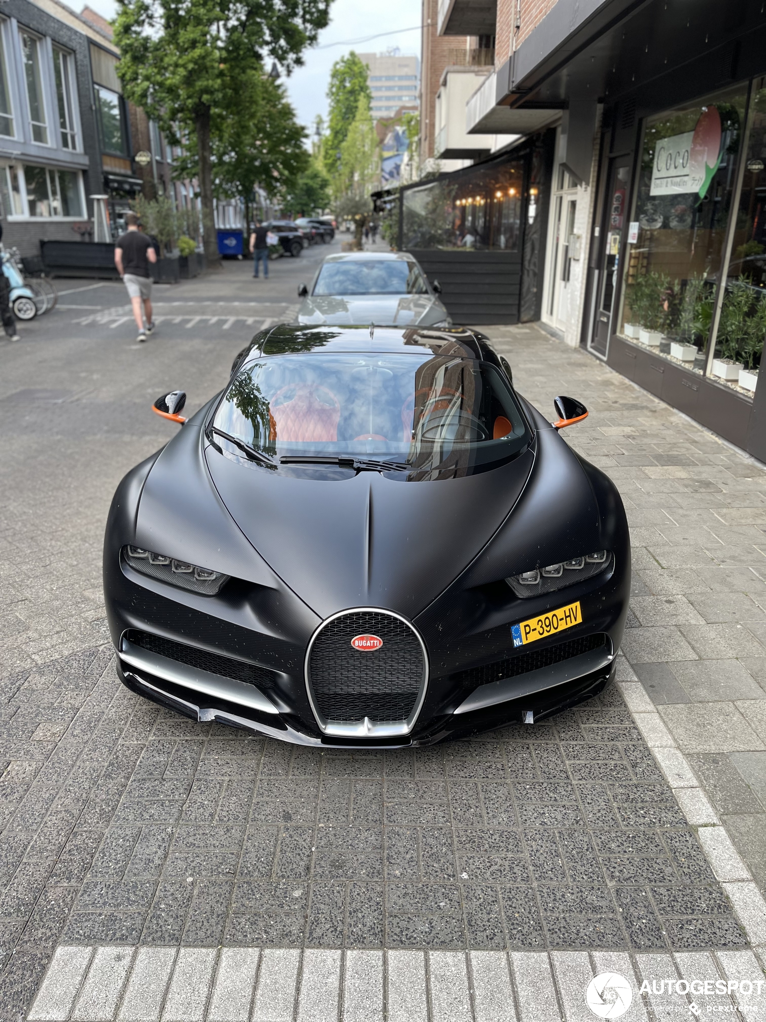 Bugatti Chiron blijft onwerkelijk in Nederlands straatbeeld