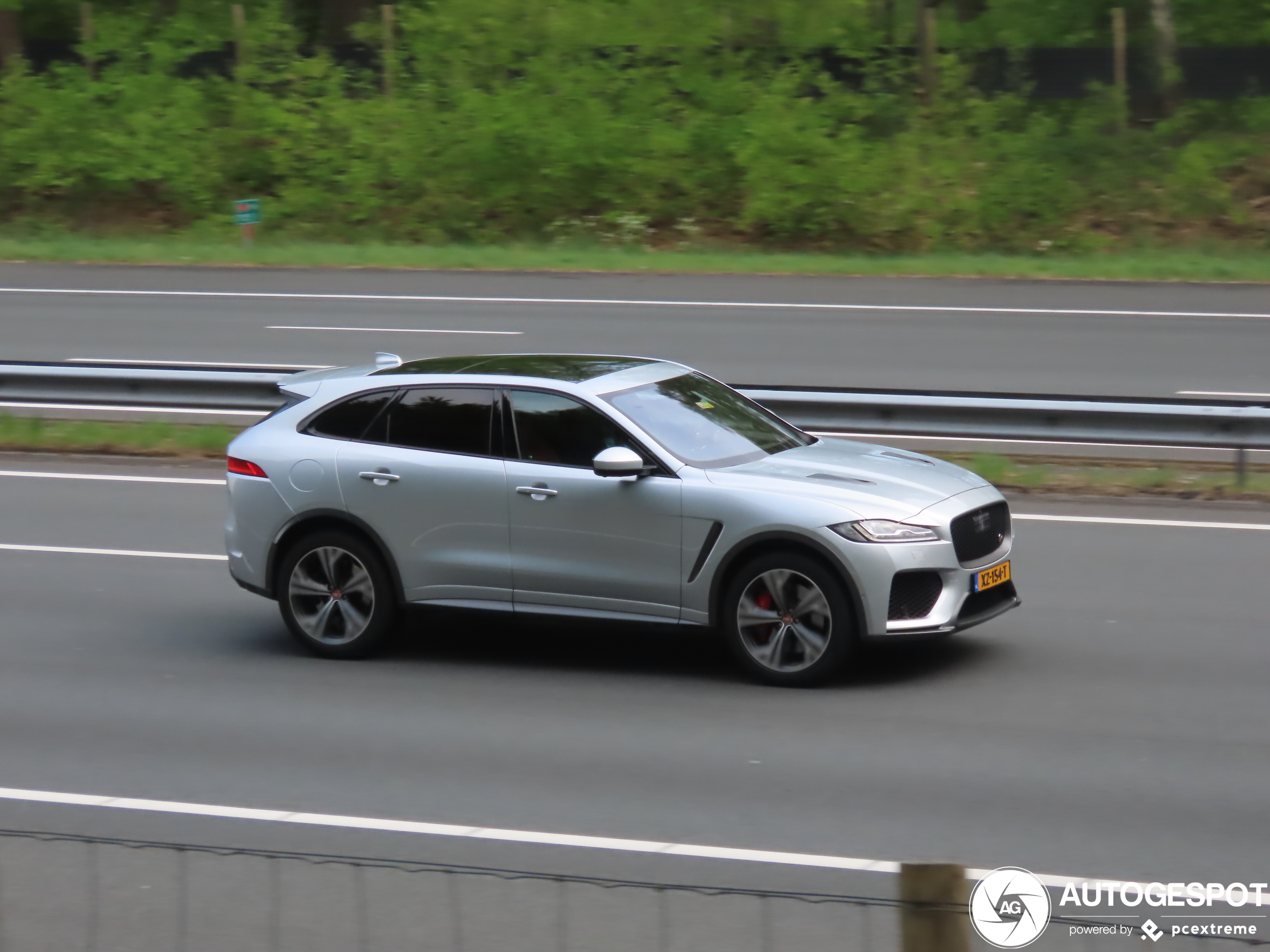 Jaguar F-PACE SVR