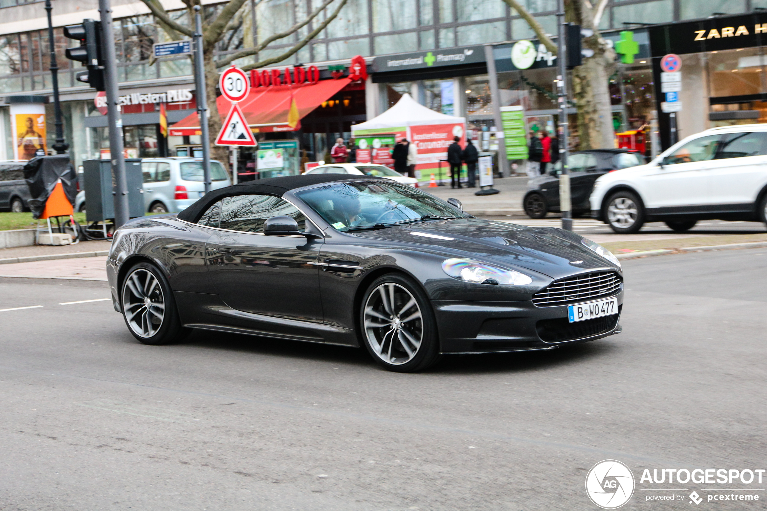 Aston Martin DBS Volante