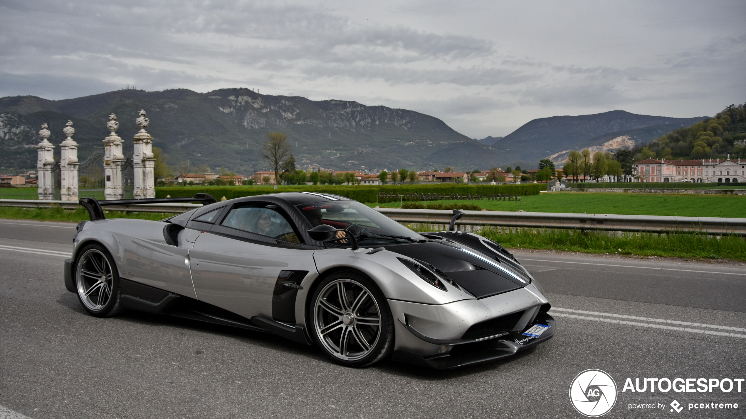 Huayra BC schittert op de Italiaanse wegen