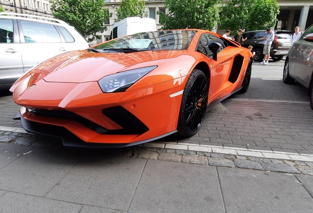 Lamborghini Aventador S LP740-4