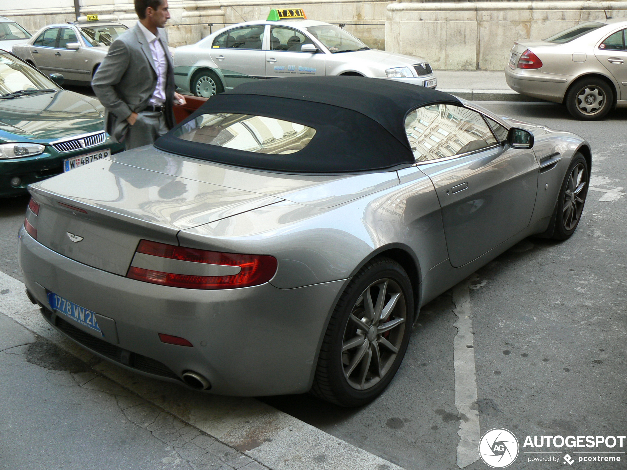 Aston Martin V8 Vantage Roadster