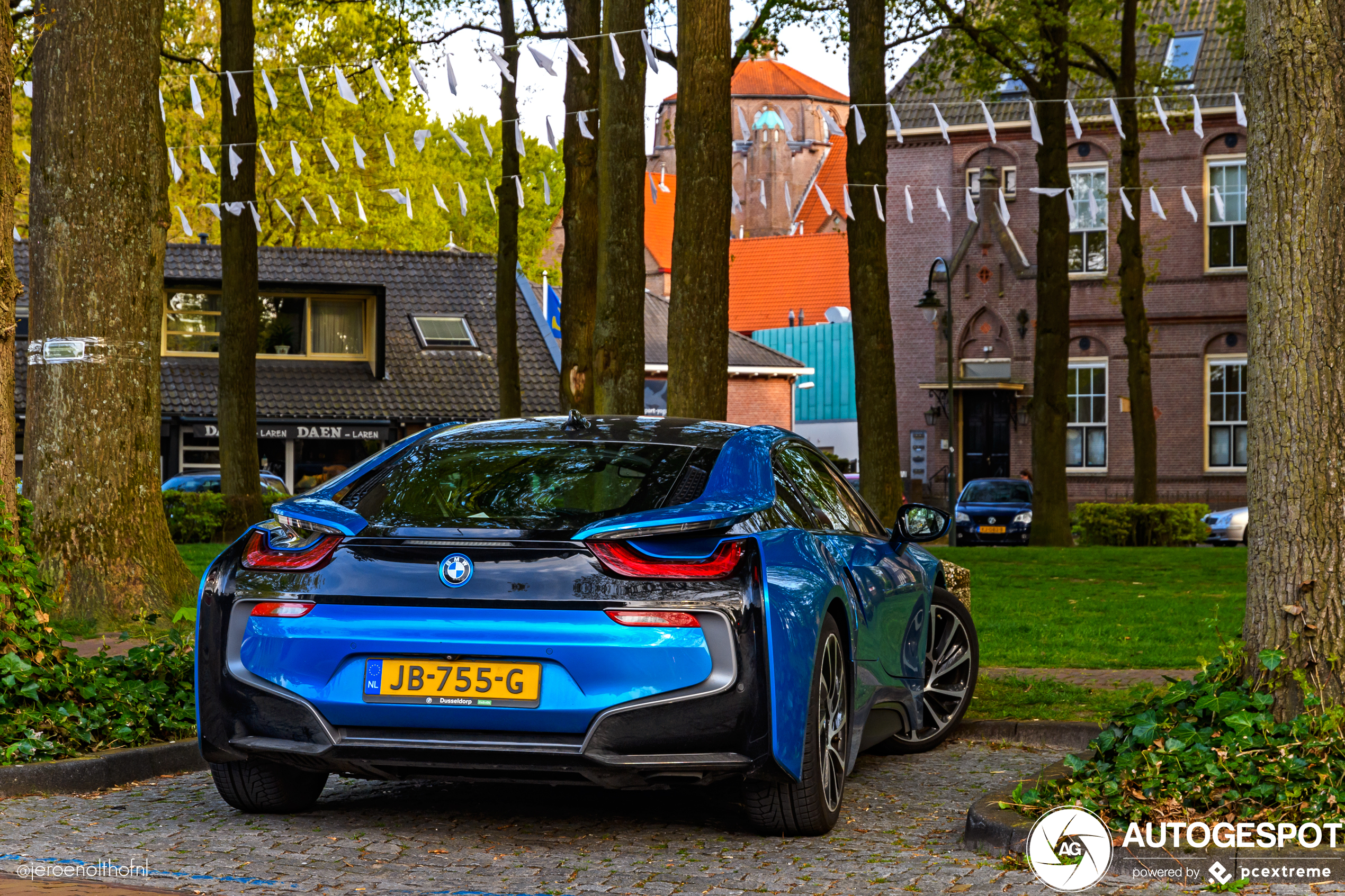 BMW i8