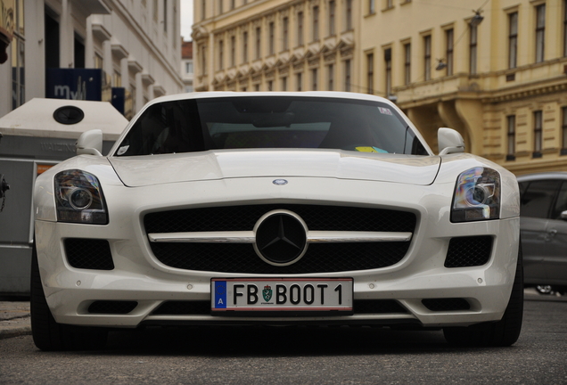 Mercedes-Benz SLS AMG