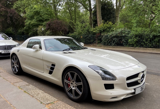 Mercedes-Benz SLS AMG