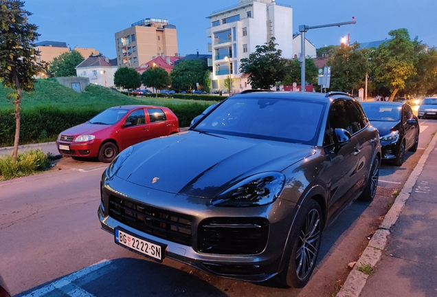 Porsche 9YA Cayenne GTS