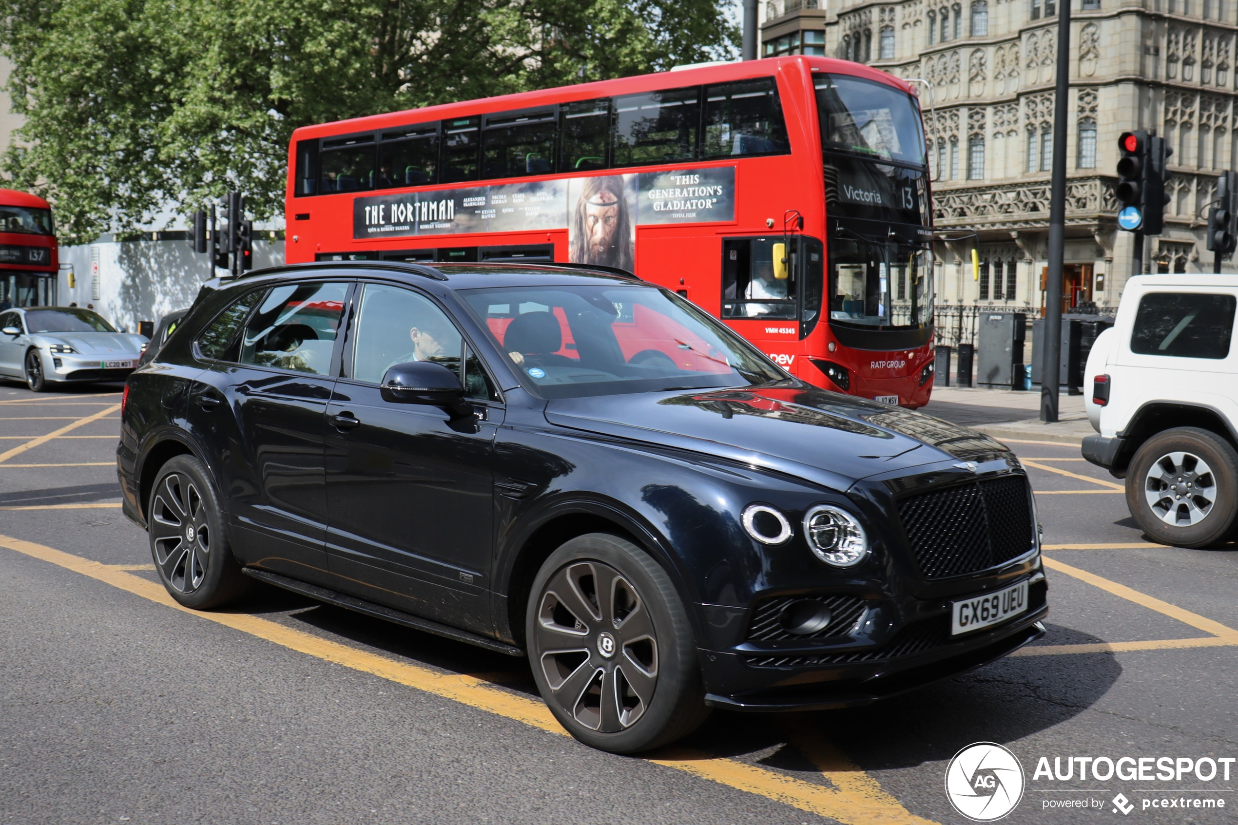 Bentley Bentayga V8 Design Series