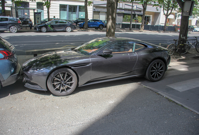 Aston Martin DB11 V8