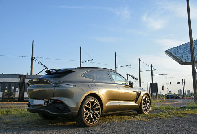 Aston Martin DBX