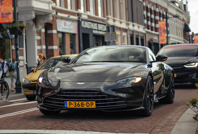 Aston Martin V8 Vantage 2018