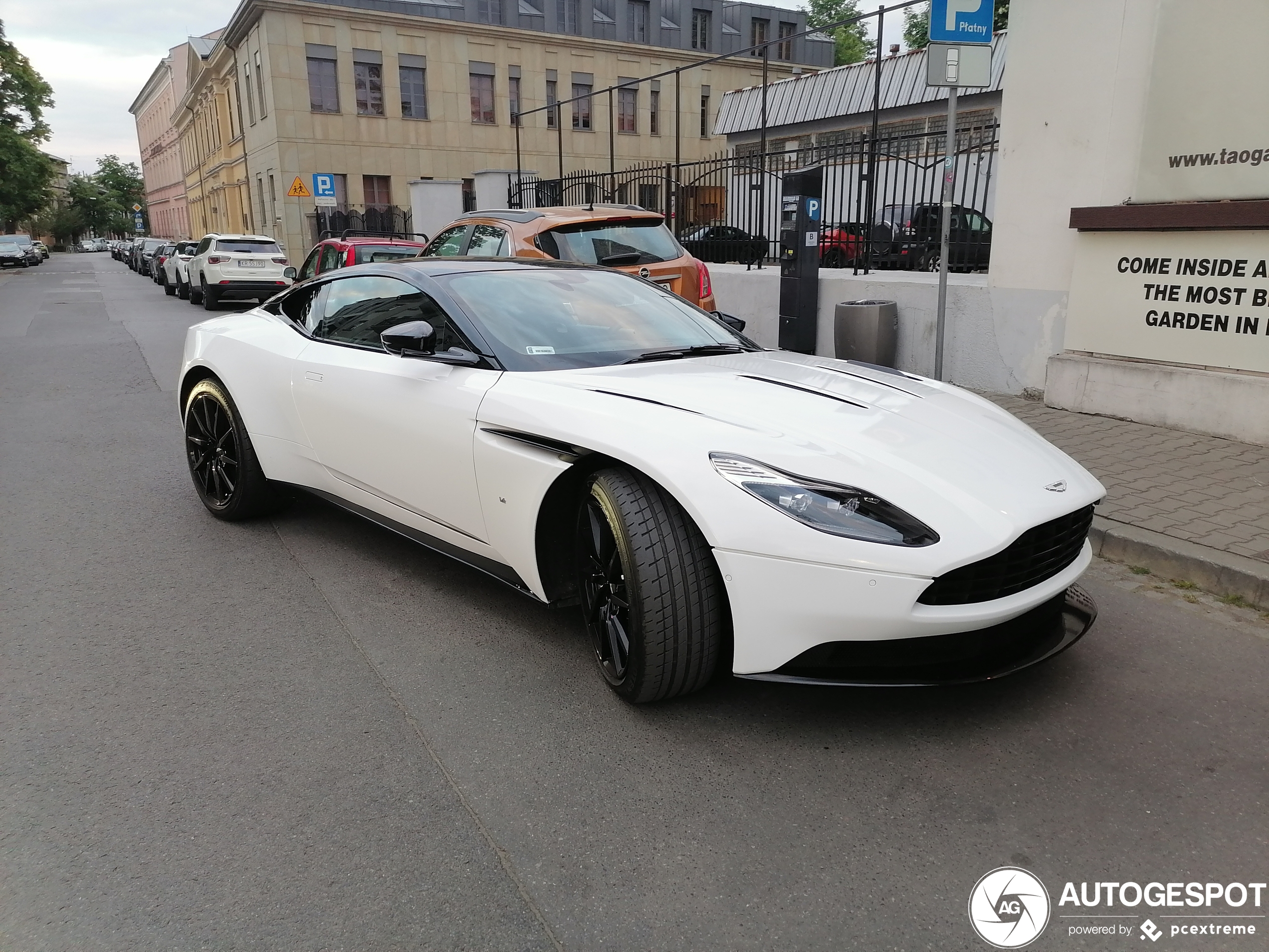 Aston Martin DB11