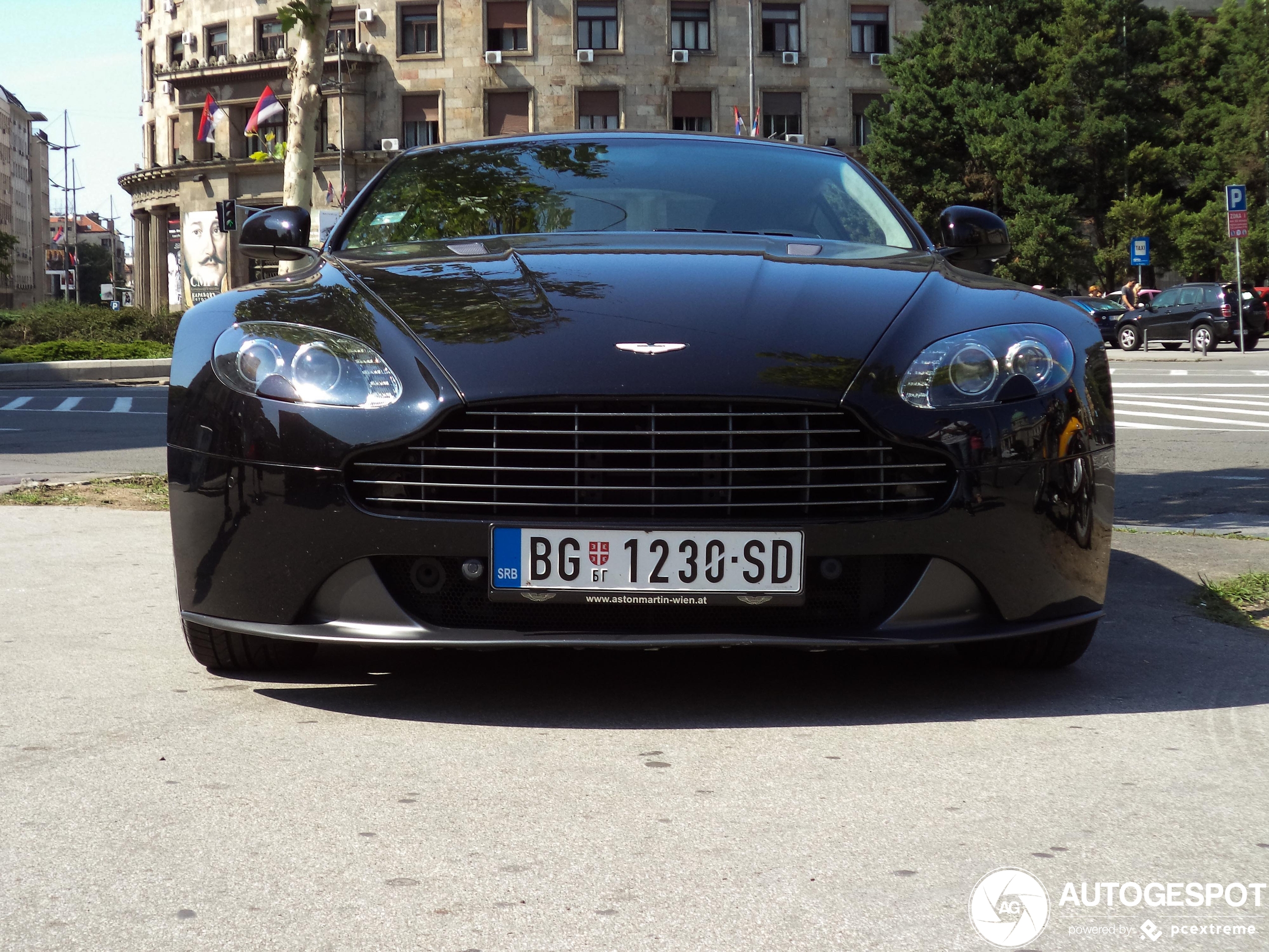 Aston Martin V8 Vantage 2012