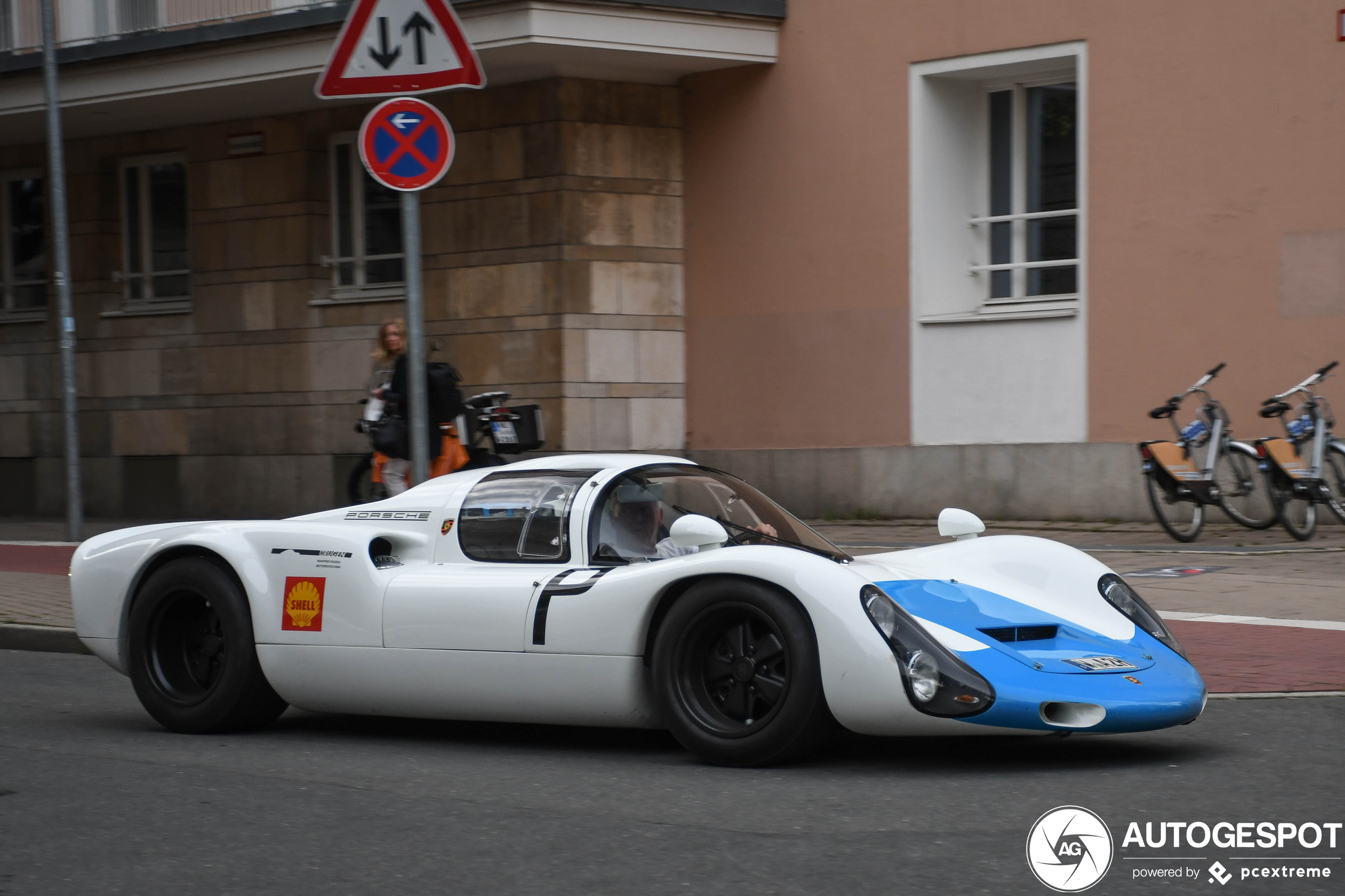 Porsche 910