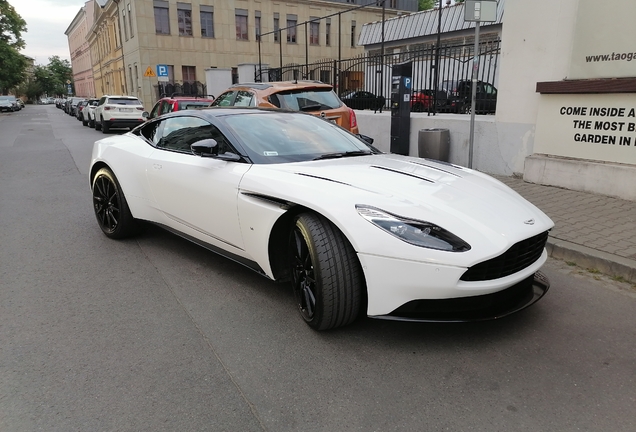 Aston Martin DB11