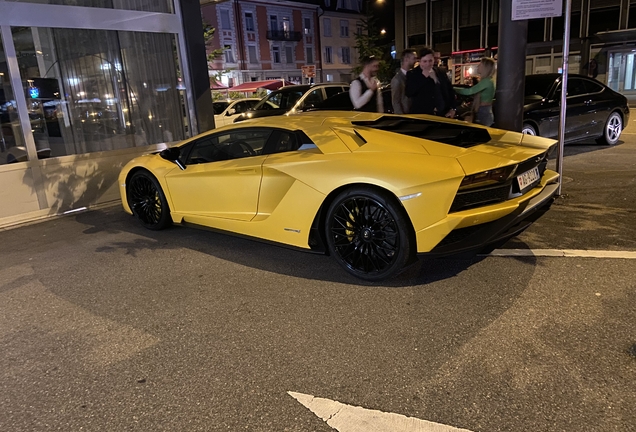 Lamborghini Aventador S LP740-4