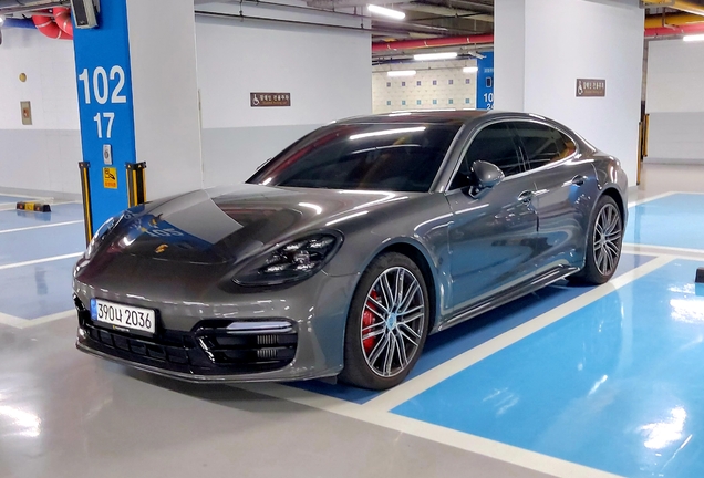 Porsche 971 Panamera Turbo