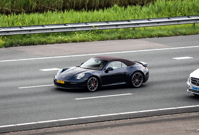 Porsche 992 Carrera 4S Cabriolet