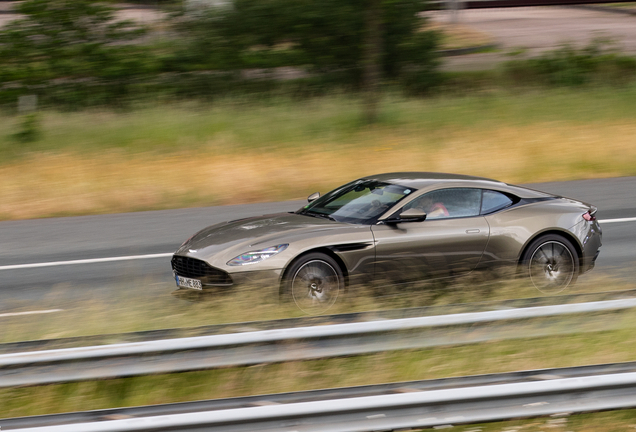 Aston Martin DB11 V8