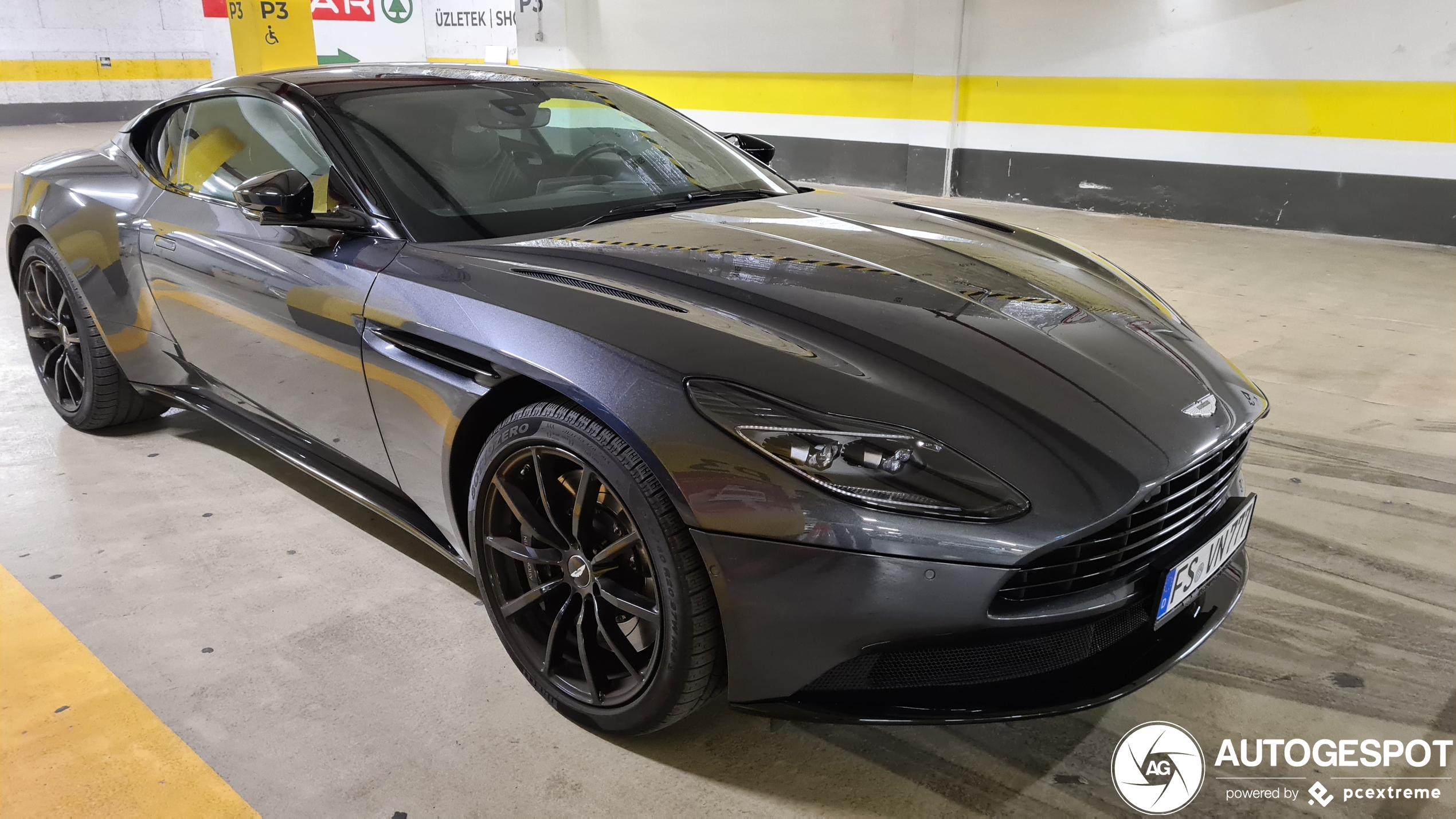 Aston Martin DB11 V8