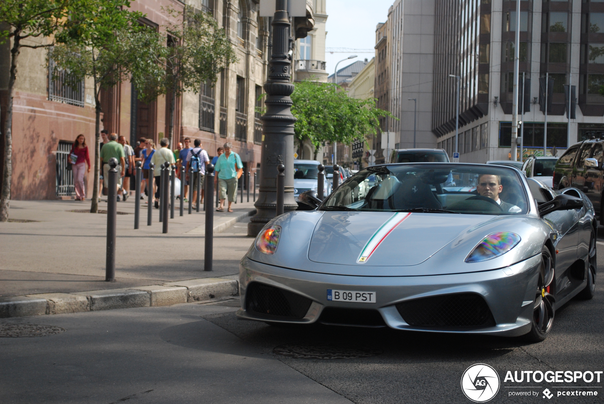 Ferrari Scuderia Spider 16M