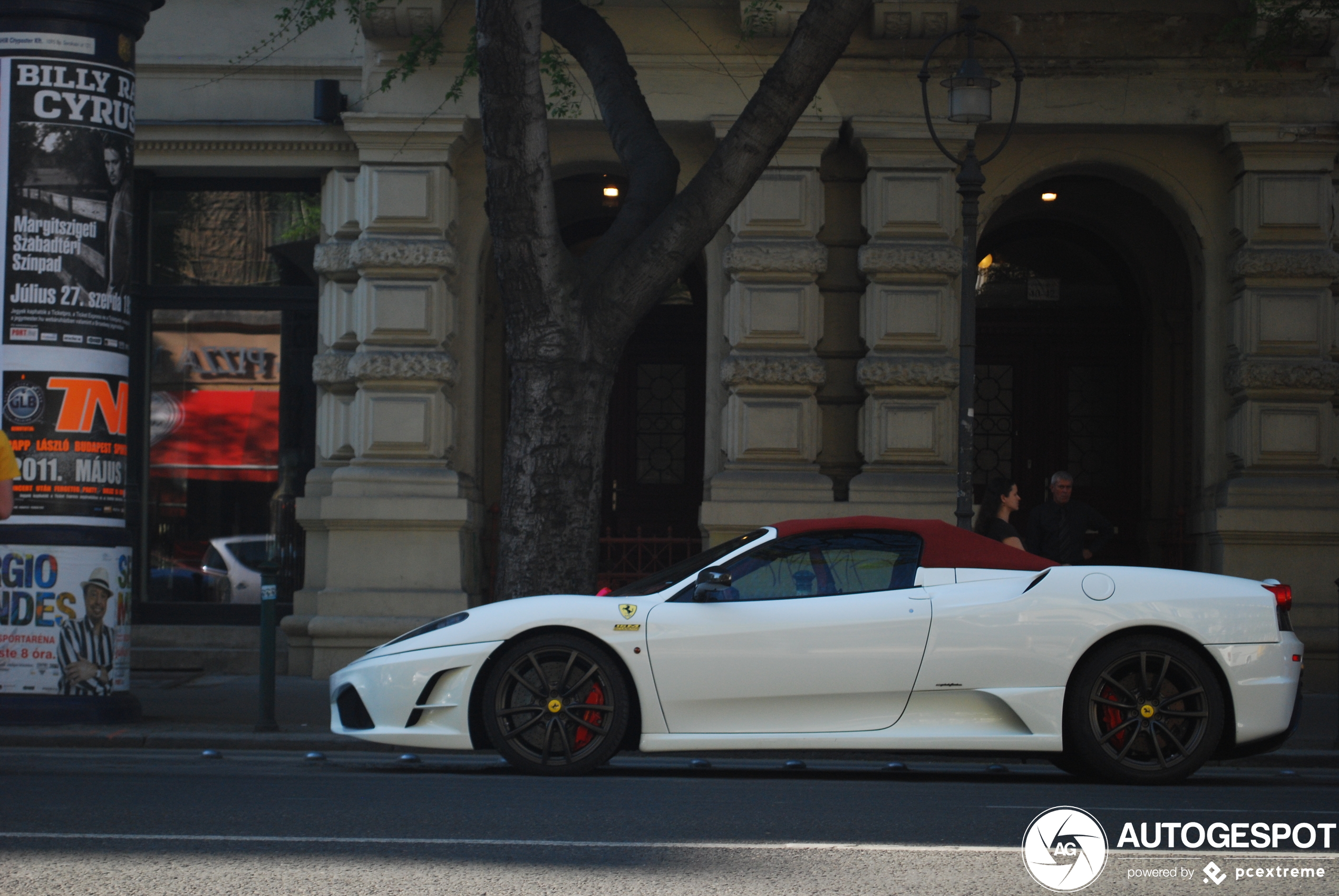 Ferrari Scuderia Spider 16M