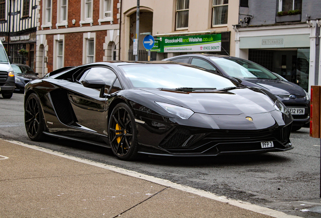 Lamborghini Aventador S LP740-4