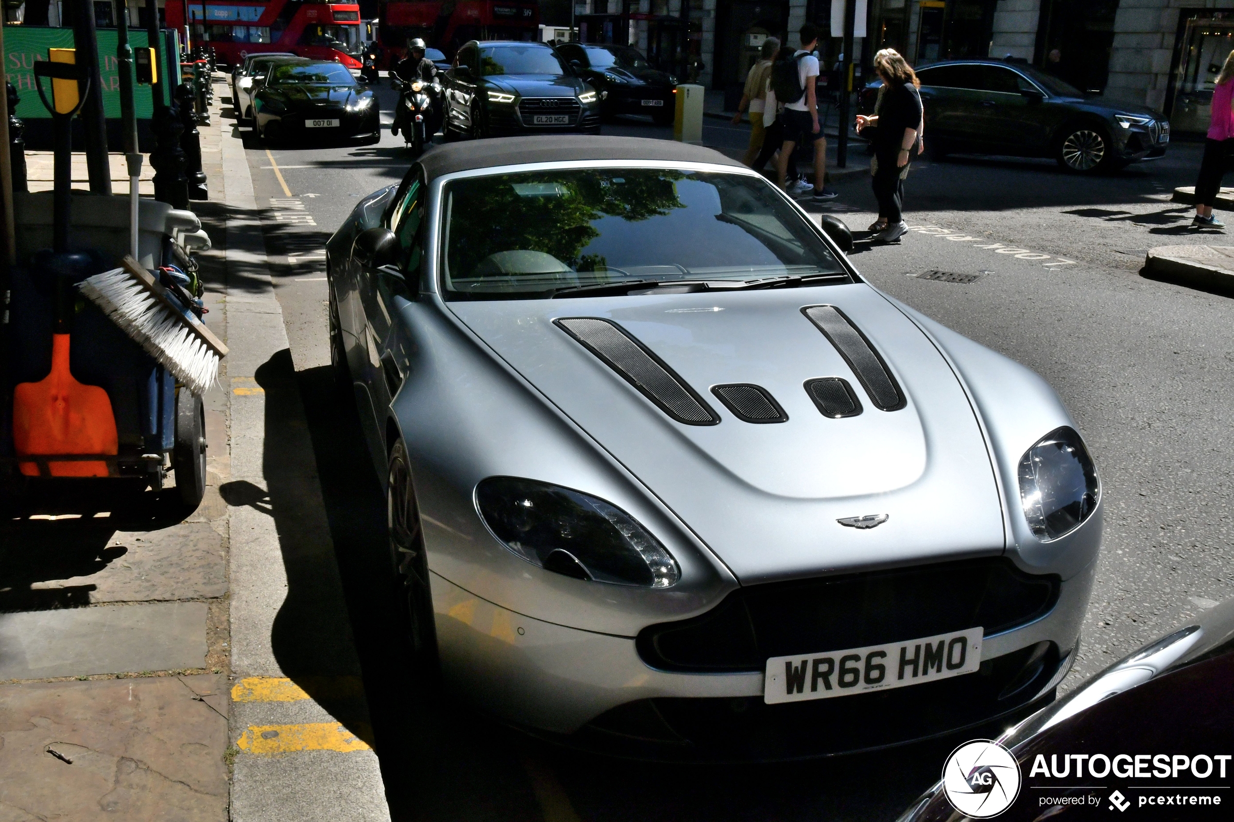 Aston Martin V12 Vantage S Roadster