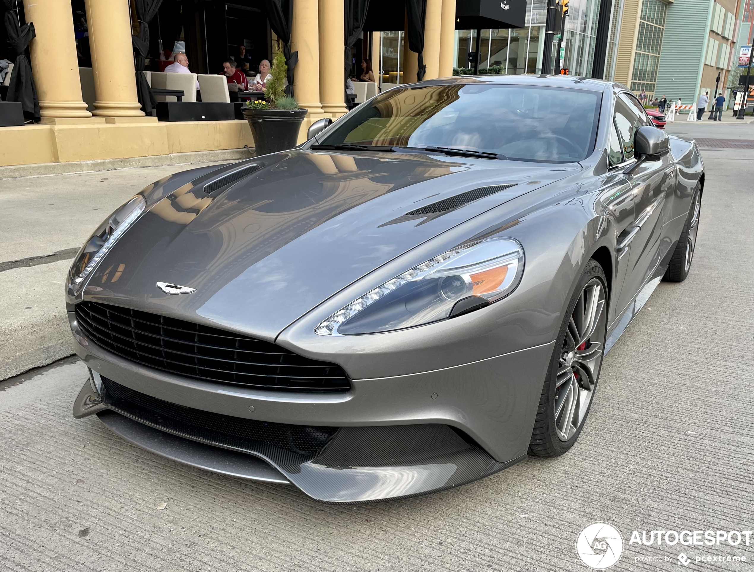 Aston Martin Vanquish 2013