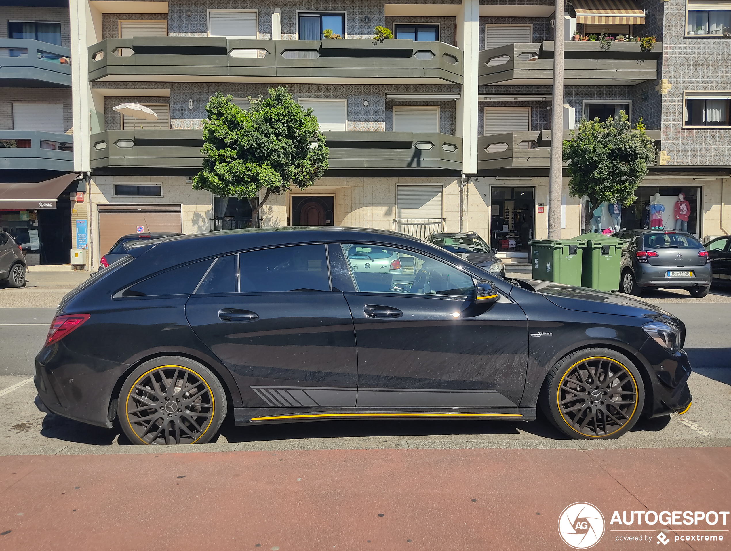 Mercedes-AMG CLA 45 Shooting Brake X117 Yellow Night Edition