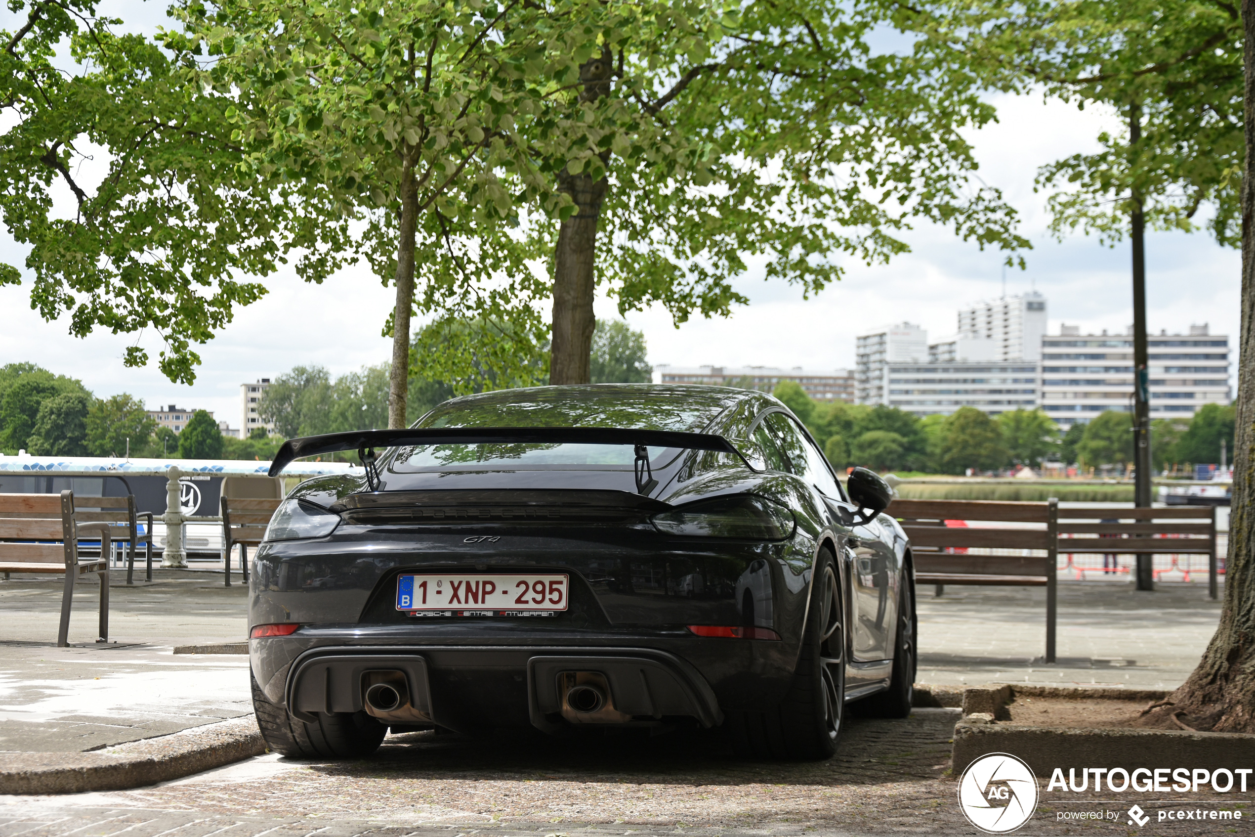 Porsche 718 Cayman GT4