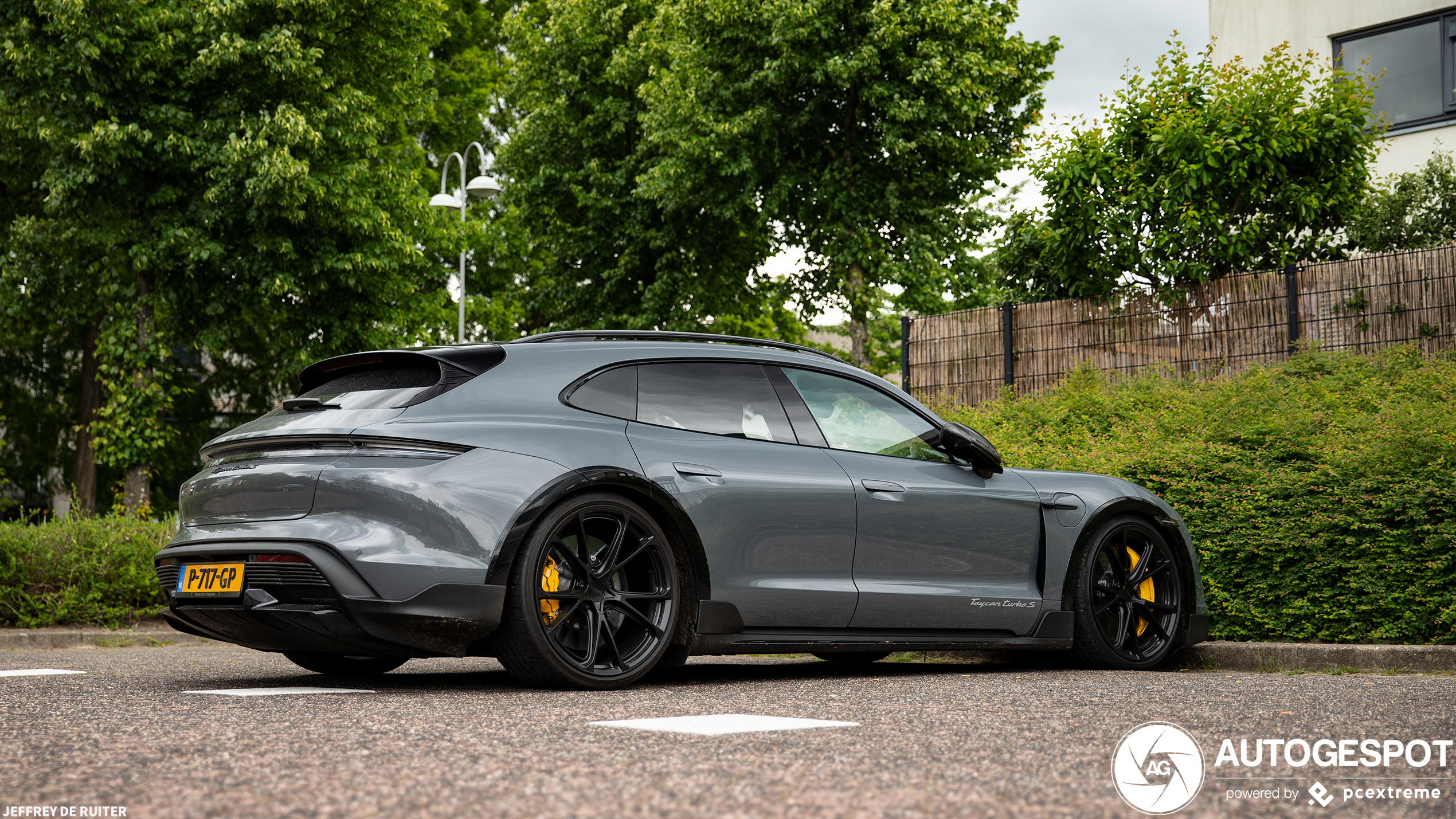 Porsche Taycan Turbo S Cross Turismo