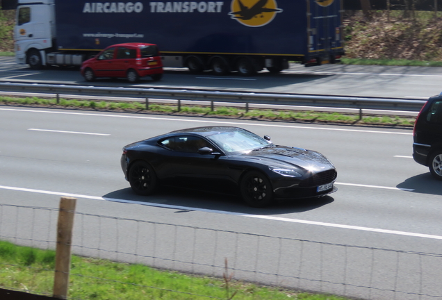 Aston Martin DB11