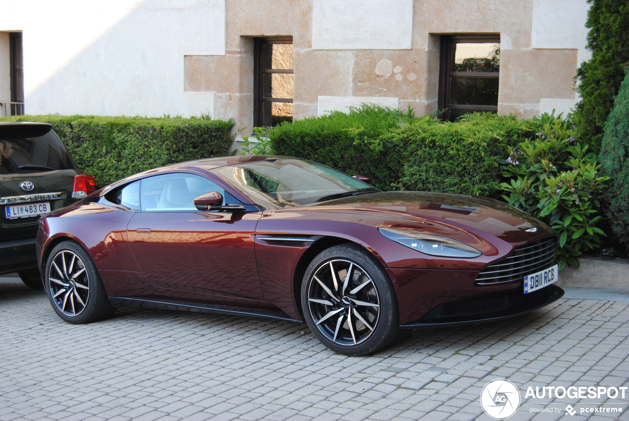 Aston Martin DB11 V8